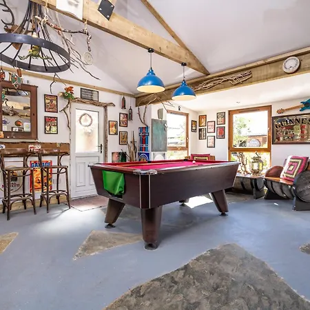 The Hideaway Camping Muff